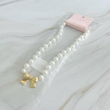 Load image into Gallery viewer, Bow And Pearls Necklace
