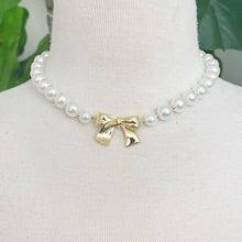 Load image into Gallery viewer, Bow And Pearls Necklace
