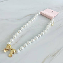 Load image into Gallery viewer, Bow And Pearls Necklace
