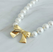 Load image into Gallery viewer, Bow And Pearls Necklace
