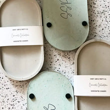 Load image into Gallery viewer, Oval Concrete Tray
